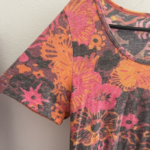 LuLaroe Classic T Size L - Picture 2 of 3